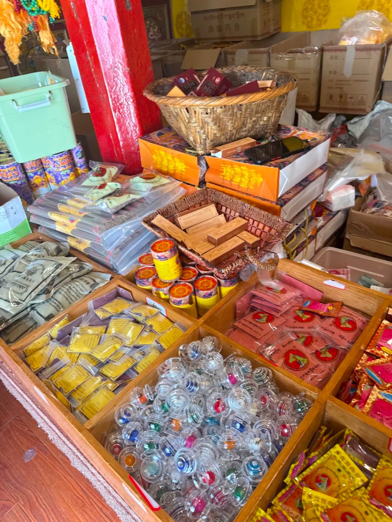 Encens artisanal tibétain collecté dans les temples de Lhassa